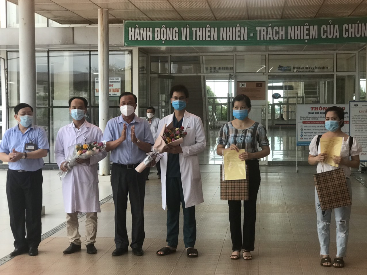 4 bệnh nh&acirc;n sau c&ugrave;ng xuất viện, Quảng Nam sạch b&oacute;ng Covid-19 - Ảnh 1.