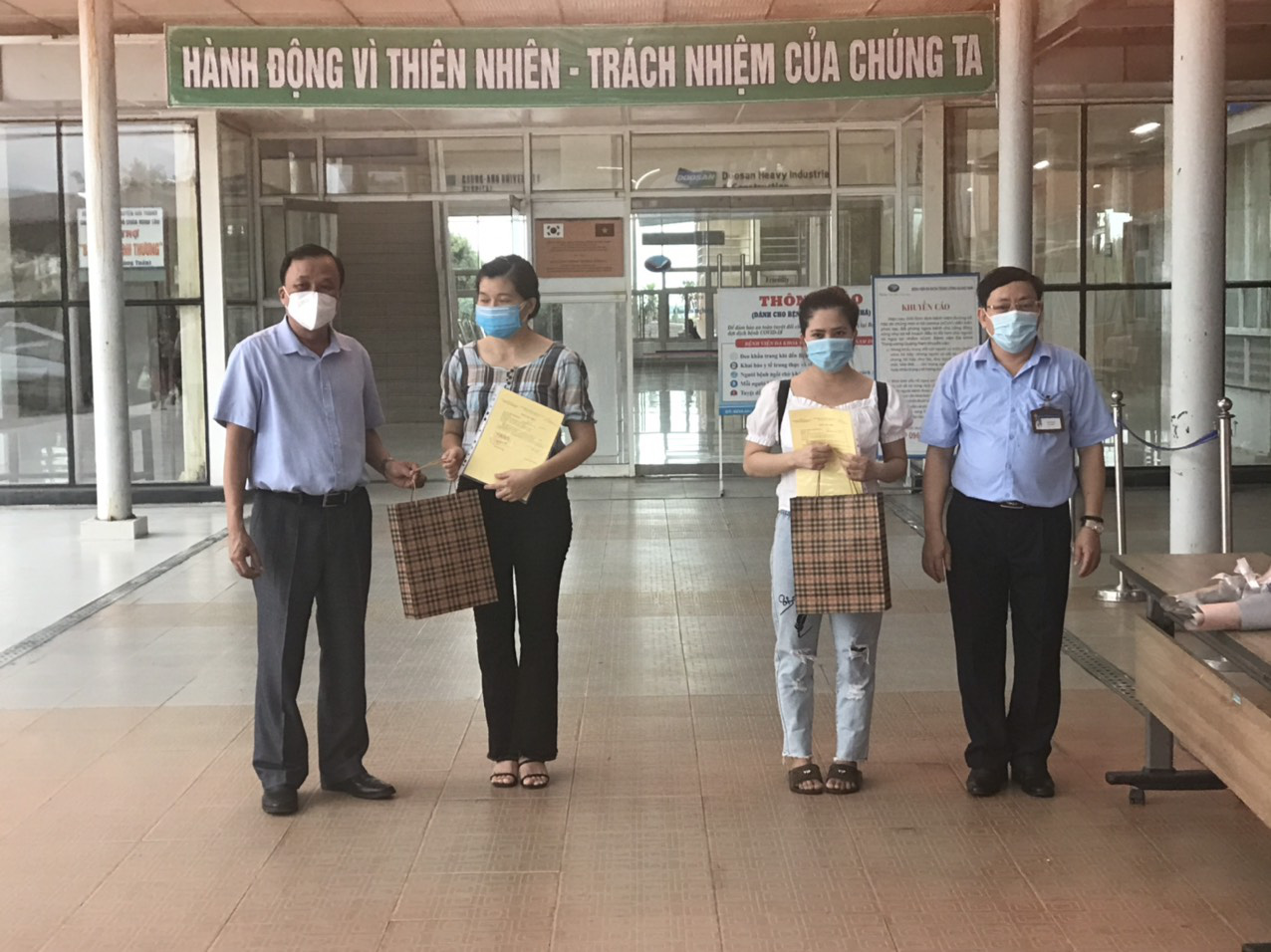 4 bệnh nh&acirc;n sau c&ugrave;ng xuất viện, Quảng Nam sạch b&oacute;ng Covid-19 - Ảnh 2.