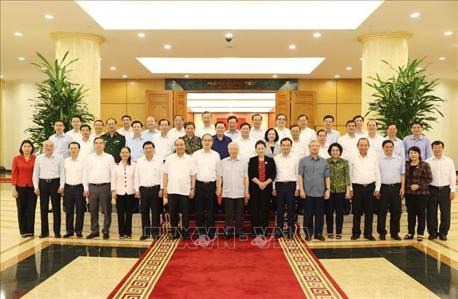 Tổng B&iacute; thư, Chủ tịch nước chủ tr&igrave; buổi l&agrave;m việc với Ban Thường vụ Th&agrave;nh ủy TP HCM - Ảnh 1.