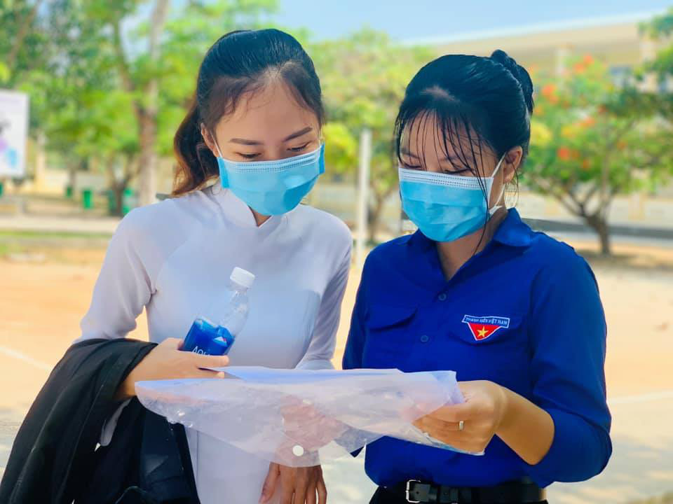 Thi tốt nghiệp THPT đợt 2: Phần thi tác phẩm Việt Bắc nằm ngoài dự đoán của nhiều thí sinh Đà Nẵng - Ảnh 8.