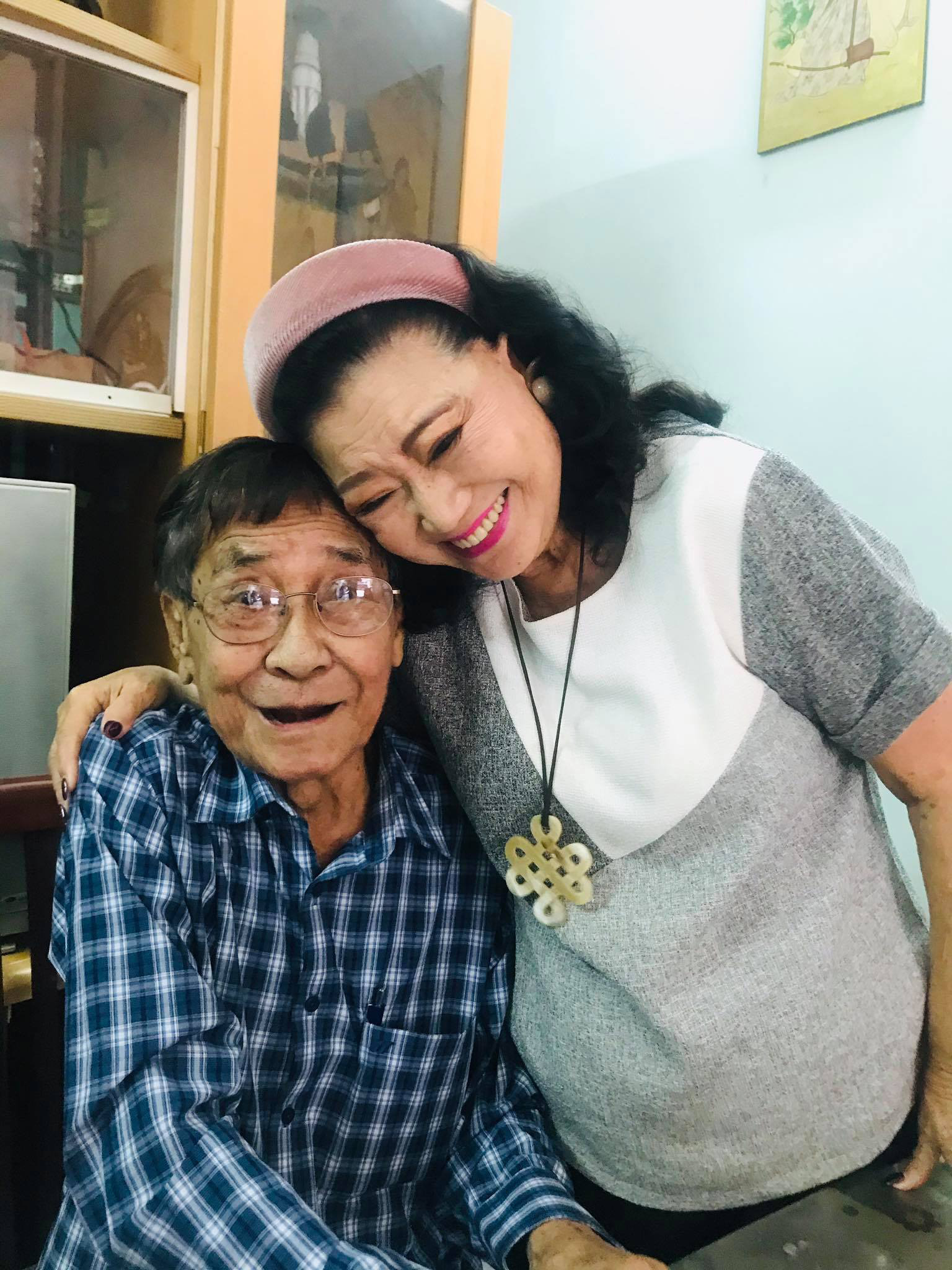 Kỳ nữ Kim Cương hội ngộ c&aacute;c nghệ sĩ thế hệ v&agrave;ng cải lương - Ảnh 3.