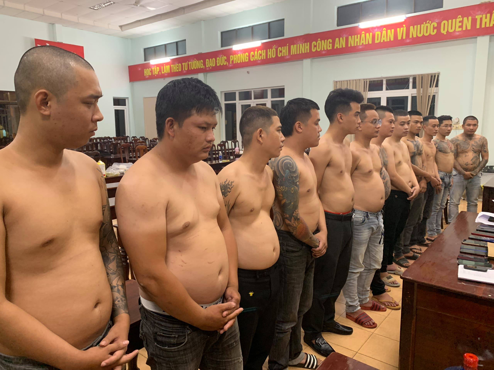 Triệt ph&aacute; 2 nh&oacute;m đối tượng từ ph&iacute;a Bắc v&agrave;o Đắk Lắk cho vay cắt cổ - Ảnh 1.