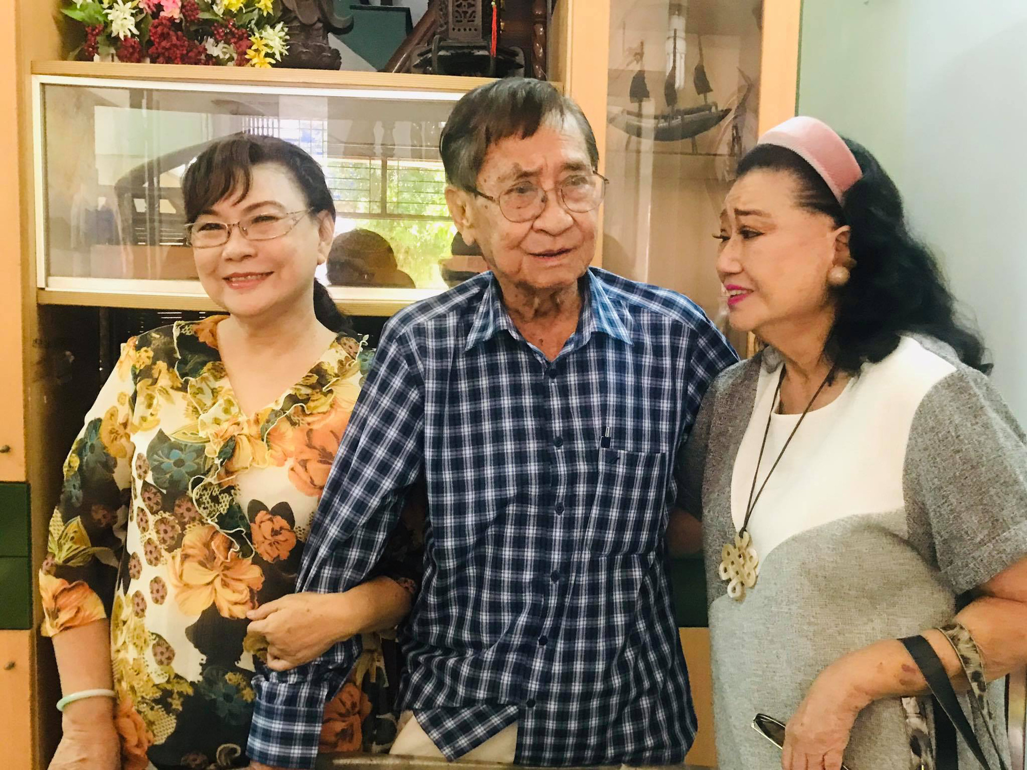 Kỳ nữ Kim Cương hội ngộ các nghệ sĩ thế hệ vàng cải lương