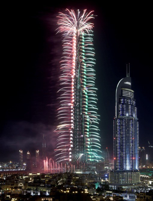Quốc kỳ Việt Nam tung bay tr&ecirc;n t&ograve;a th&aacute;p cao nhất thế giới Burj Khalifa - Ảnh 3.