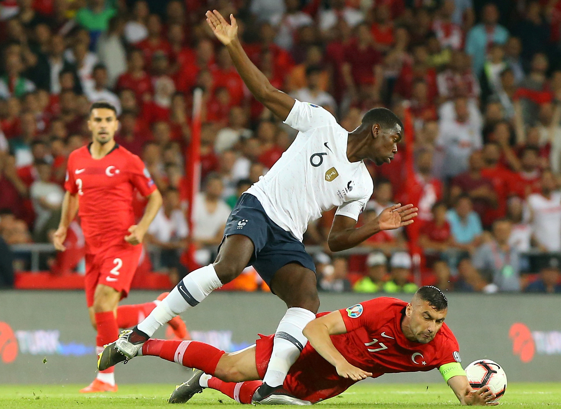Paul Pogba bị loại khỏi tuyển Pháp vì nhiễm Covid-19