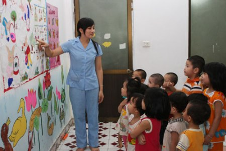C&oacute; chỗ gởi con, c&ocirc;ng nh&acirc;n l&agrave;m việc năng suất hơn - Ảnh 2.