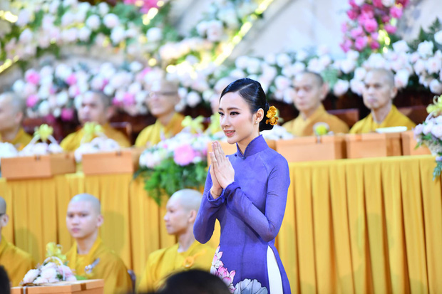 B&agrave; mẹ nh&iacute; Angela Phương Trinh t&aacute;i xuất, hết thảm họa nhan sắc, xinh đẹp bất ngờ - Ảnh 1.