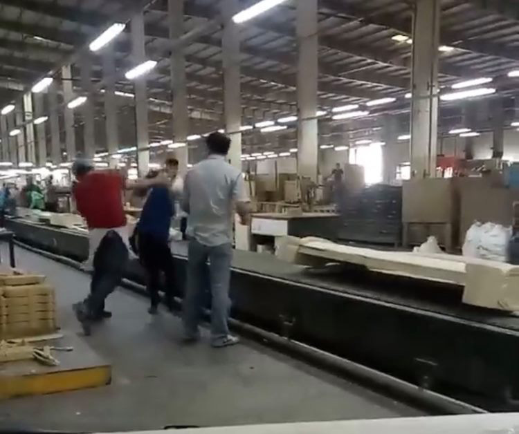 Bất ngờ nguyên nhân người đàn ông đánh nữ công nhân ngất xỉu - Ảnh 2.