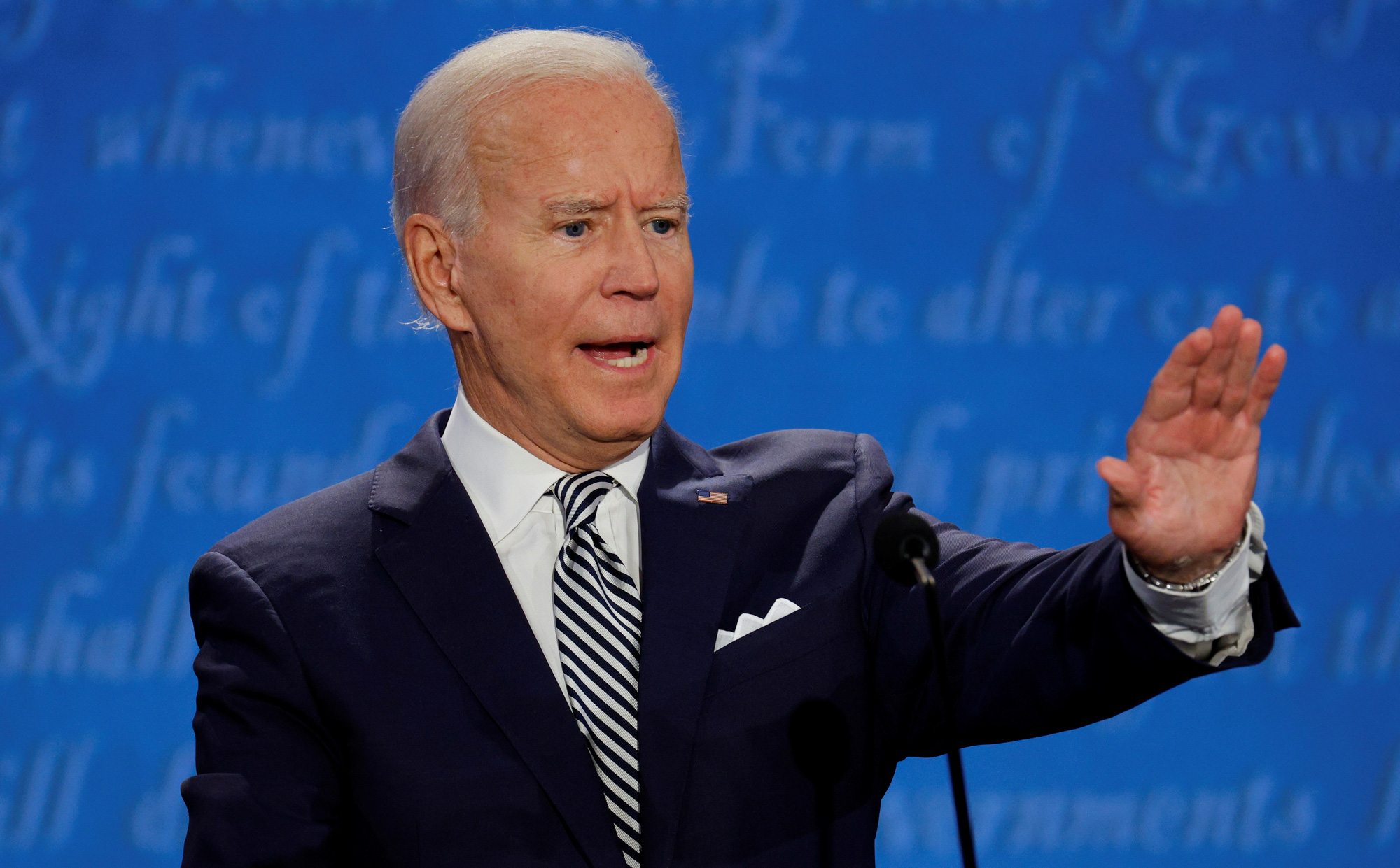 2020-09-30T014521Z_1998800910_RC2P8J9P04NB_RTRMADP_3_USA-ELECTION-DEBATE