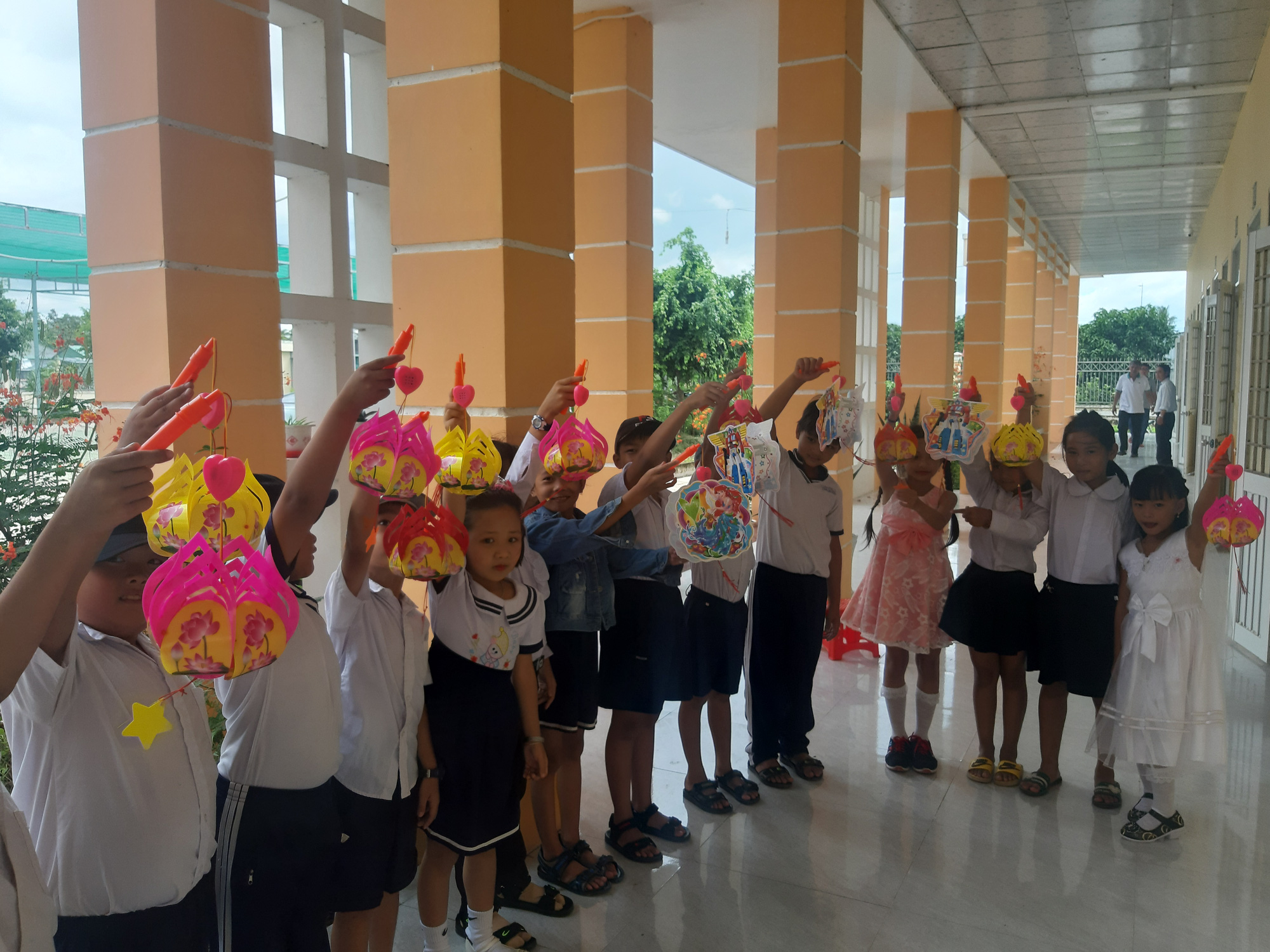 Ấp áp mùa trung thu với trẻ em nghèo Hậu Giang - Ảnh 27.
