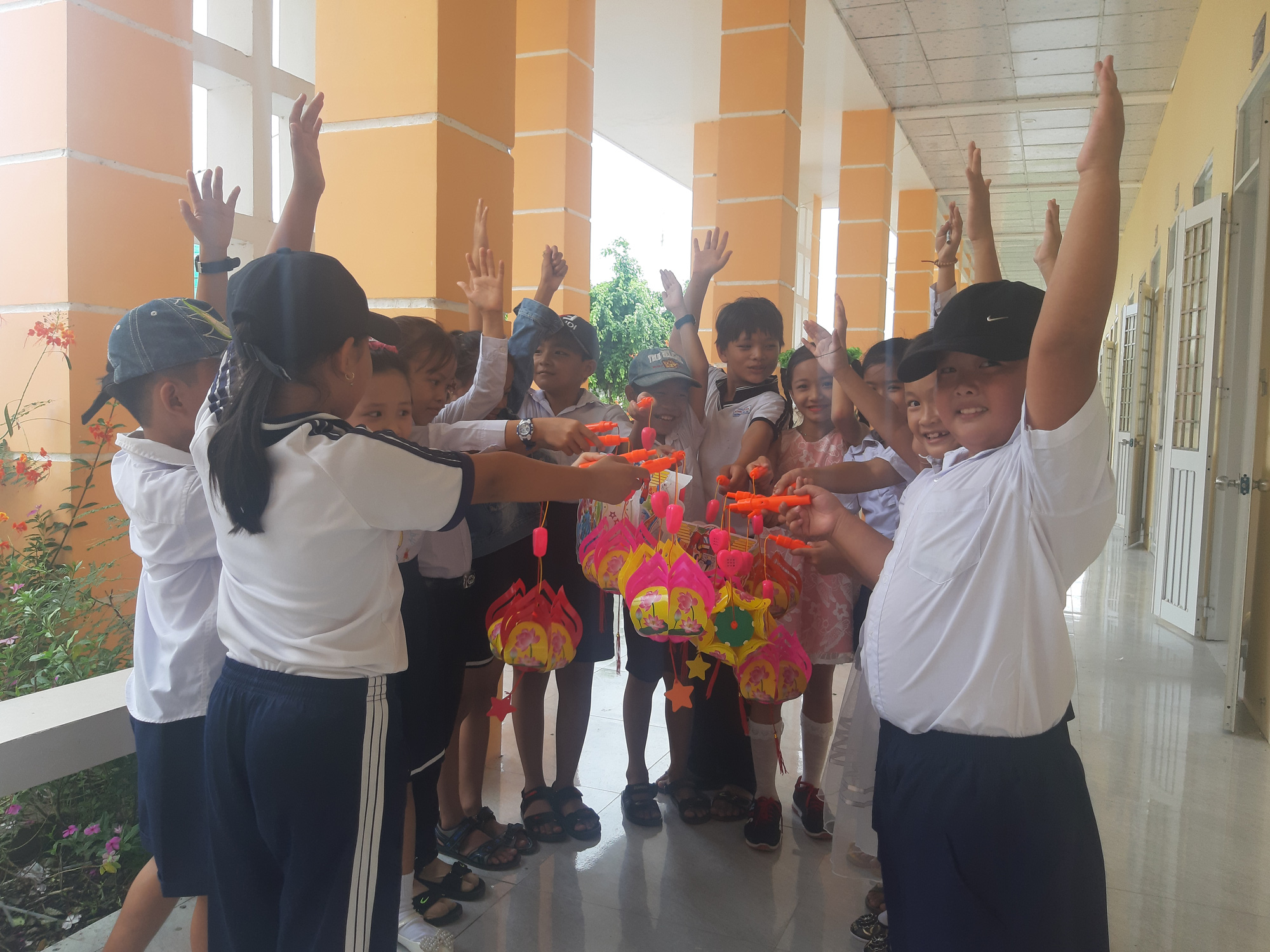 Ấp áp mùa trung thu với trẻ em nghèo Hậu Giang - Ảnh 26.