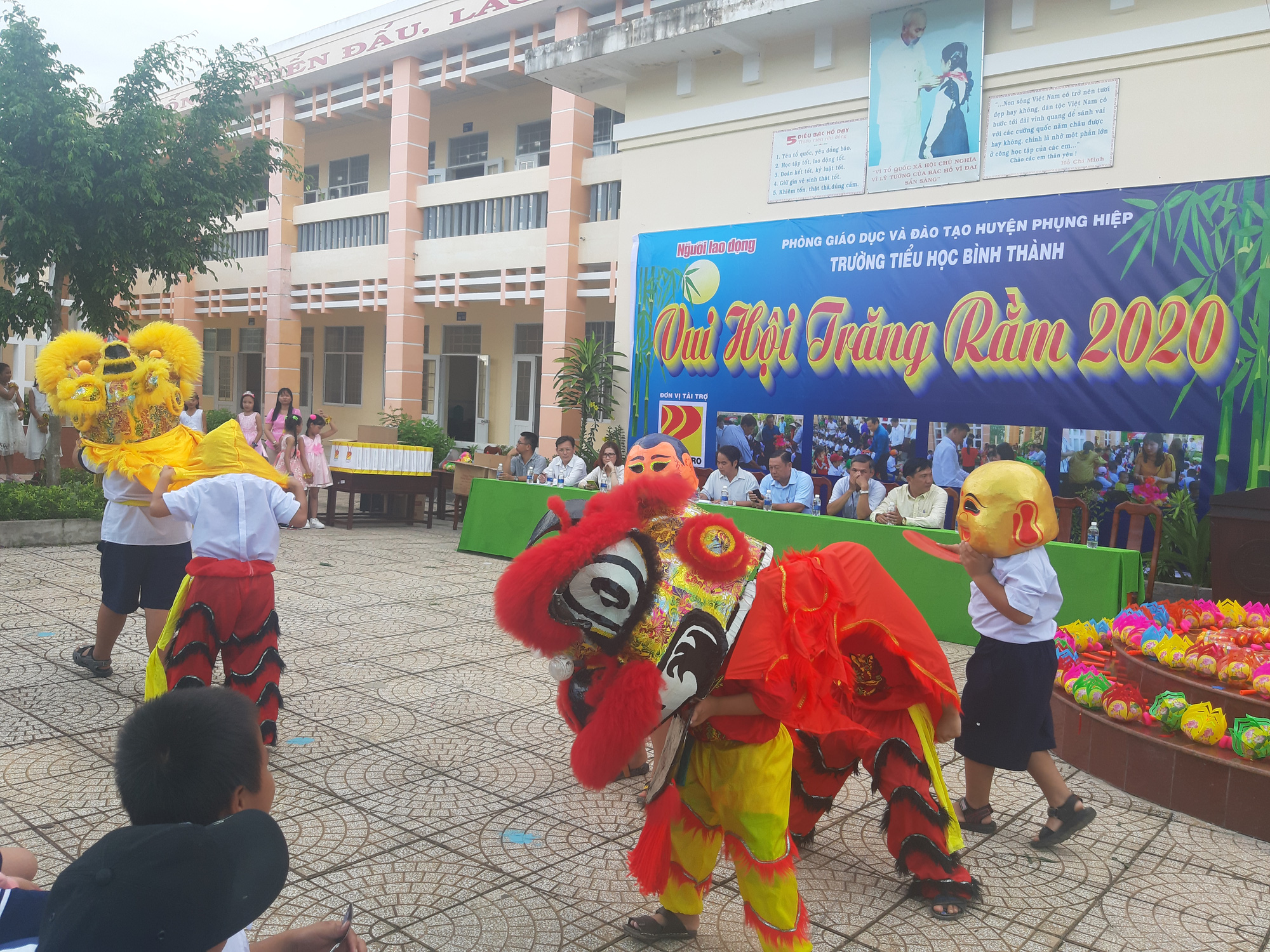 Ấp áp mùa trung thu với trẻ em nghèo Hậu Giang - Ảnh 21.