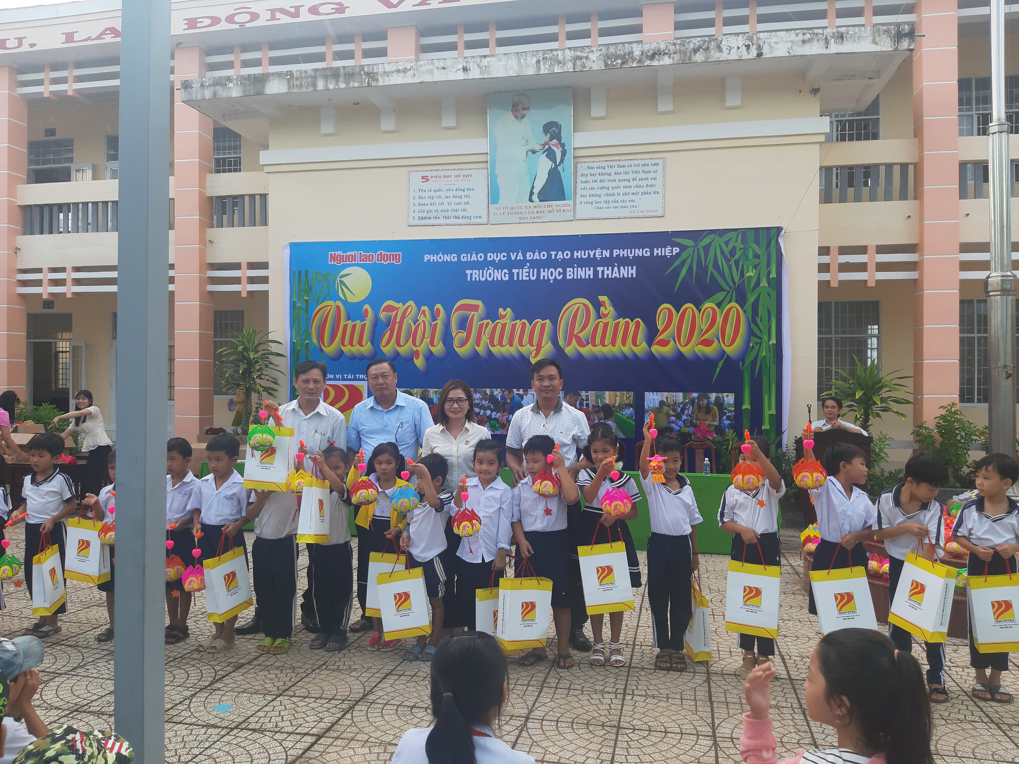 Ấp áp mùa trung thu với trẻ em nghèo Hậu Giang - Ảnh 6.