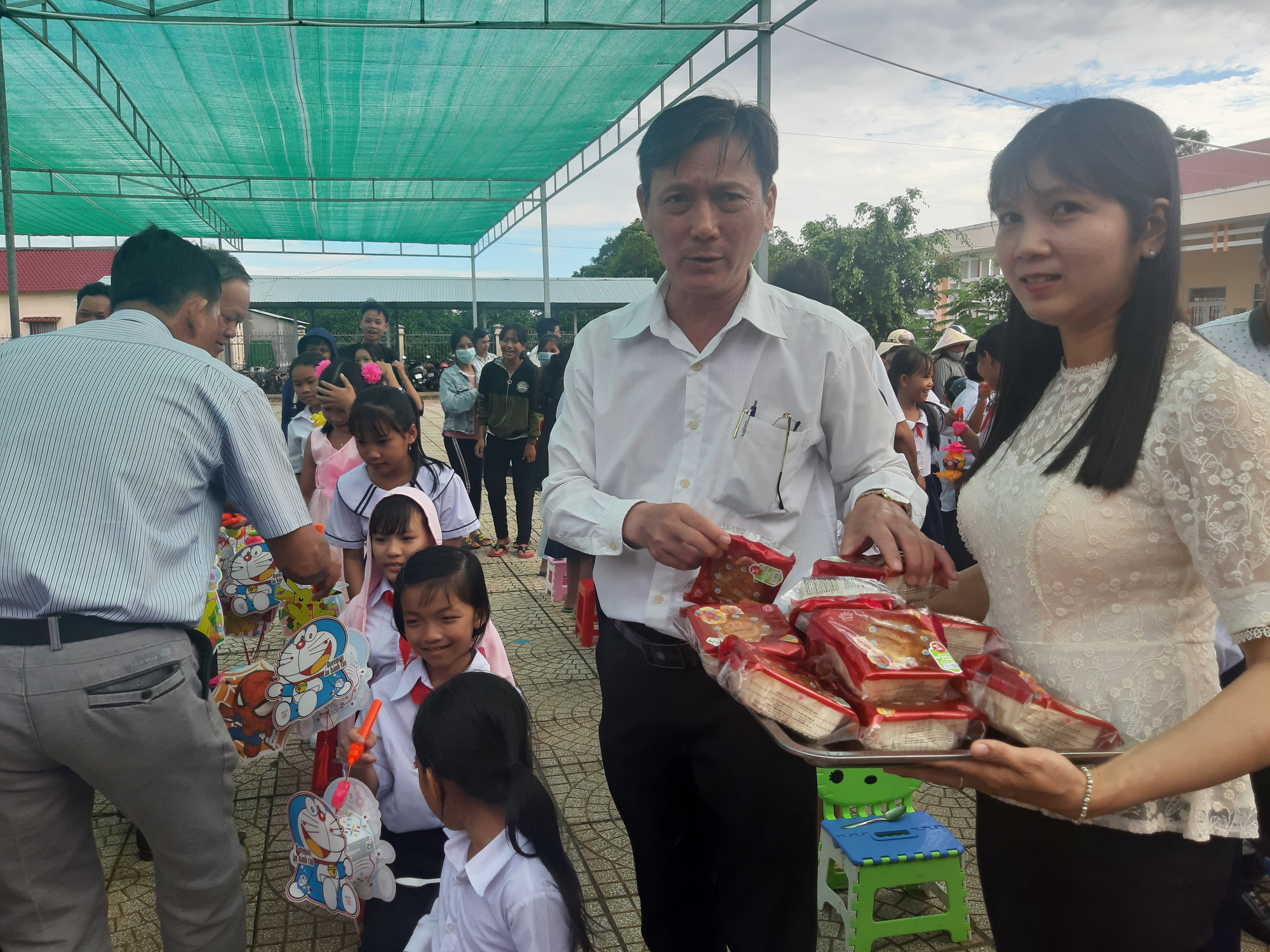 Ấp áp mùa trung thu với trẻ em nghèo Hậu Giang - Ảnh 11.