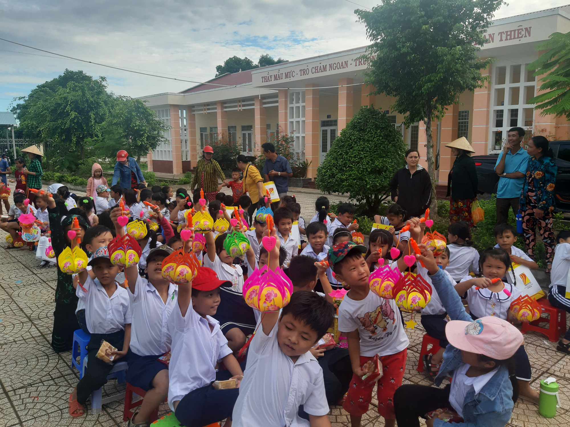 Ấp áp mùa trung thu với trẻ em nghèo Hậu Giang - Ảnh 23.