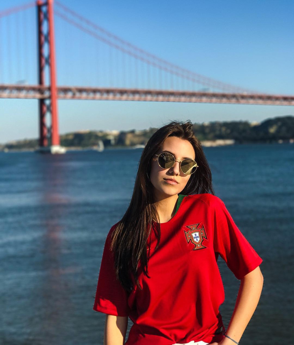 Man City chờ bom tấn Ruben Dias, b&oacute;ng đ&aacute; Anh đ&oacute;n n&agrave;ng WAGs xinh như mộng - Ảnh 7.