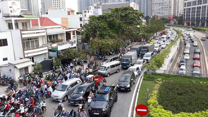 Từ  ngày 3-10, TP HCM cấm các loại xe qua cầu vượt Nguyễn Hữu Cảnh
