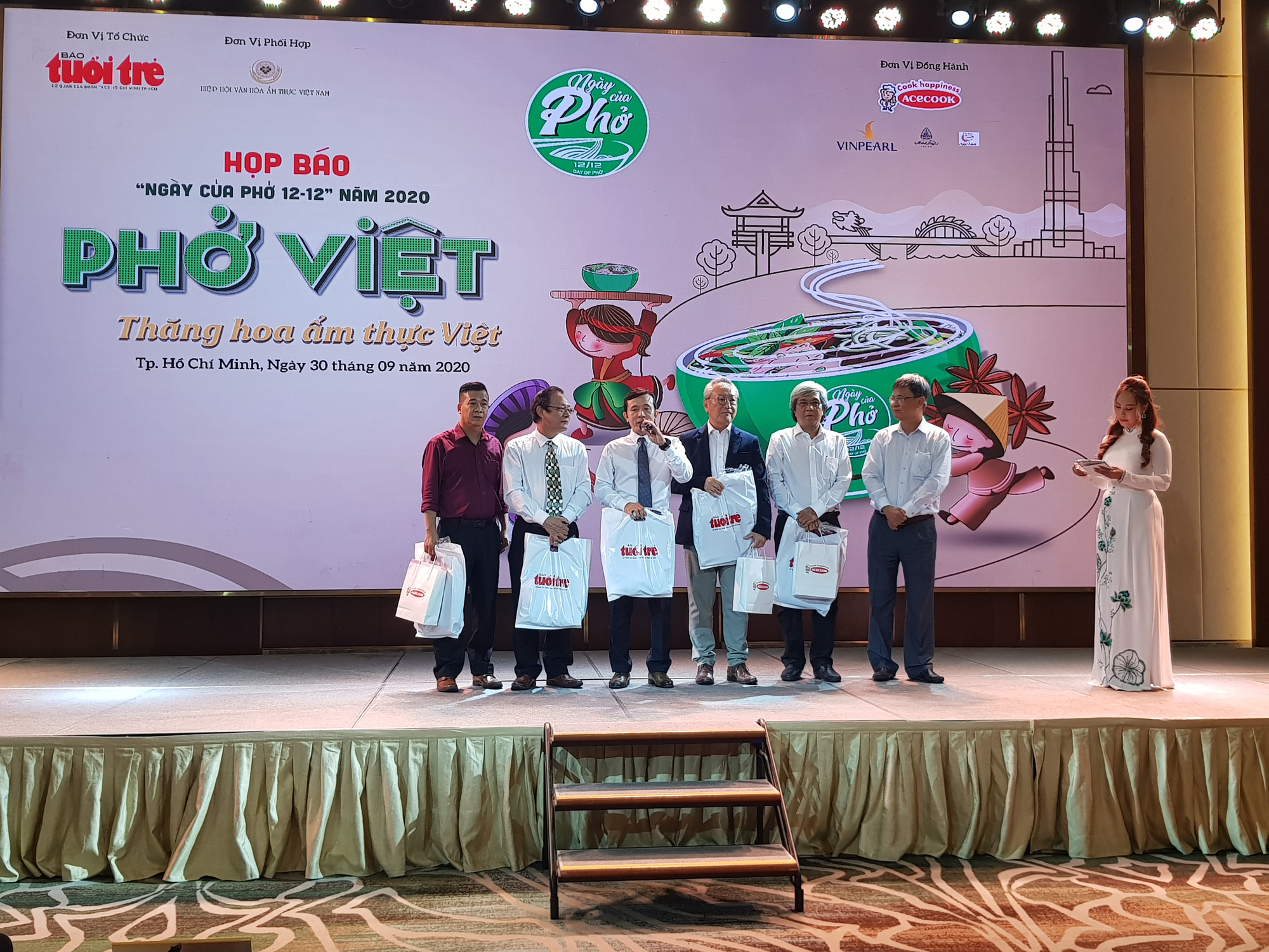 Tôn vinh người nấu phở ngon - Ảnh 2.