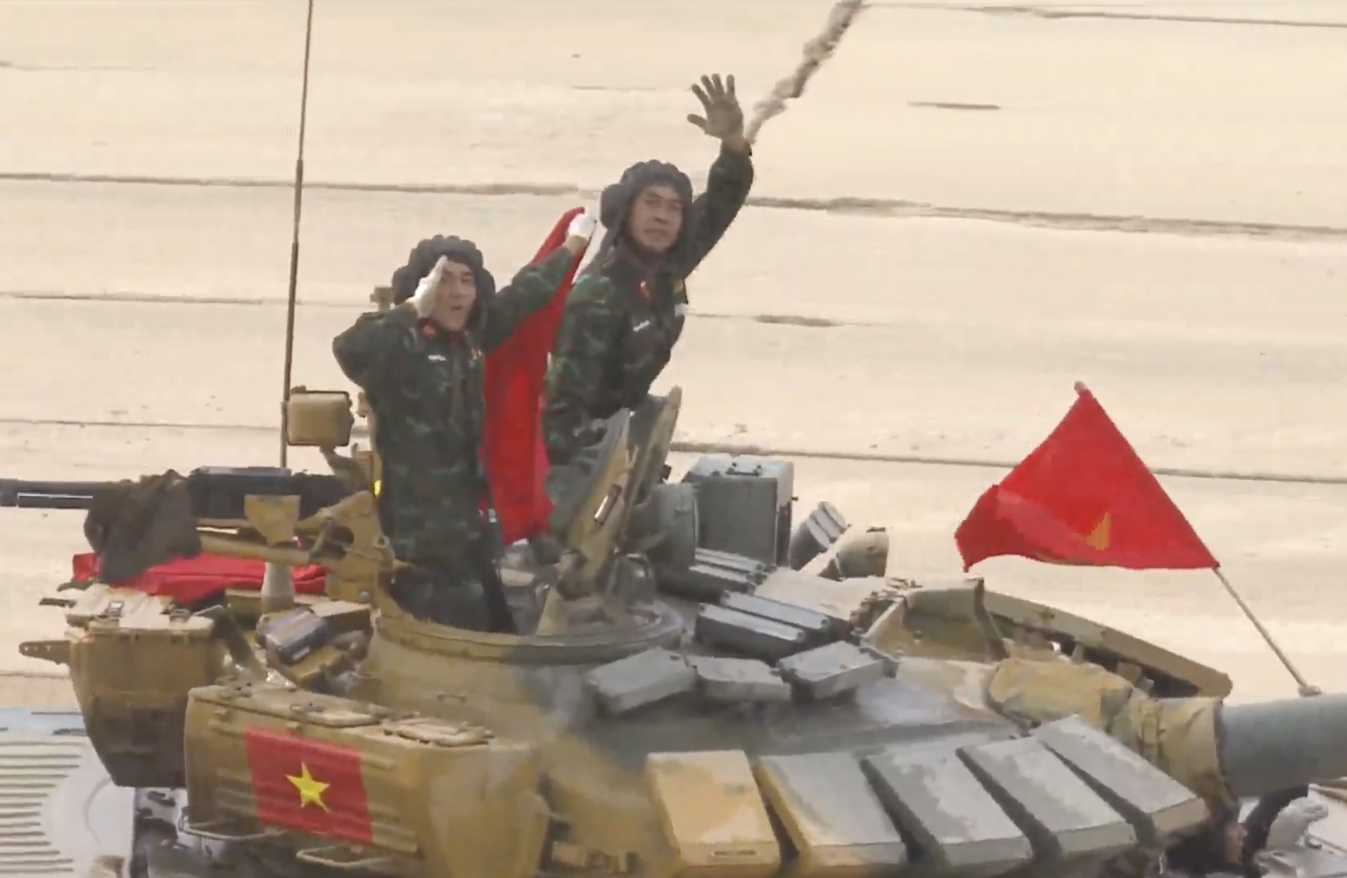 Tuyển xe tăng Việt Nam nhận c&uacute;p v&ocirc; địch Army Games 2020 - Ảnh 3.