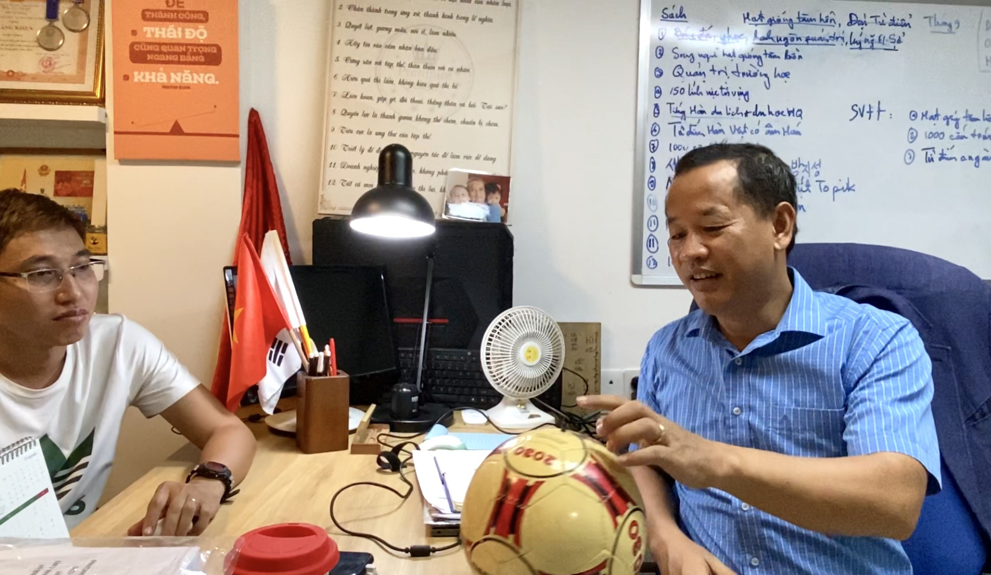 Khám phá căn nhà 6 tầng và kho lưu niệm đáng nhớ của trợ lý Lê Huy Khoa - Ảnh 12.