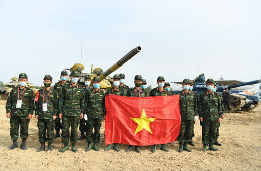 Tuyển xe tăng Việt Nam nhận c&uacute;p v&ocirc; địch Army Games 2020 - Ảnh 2.