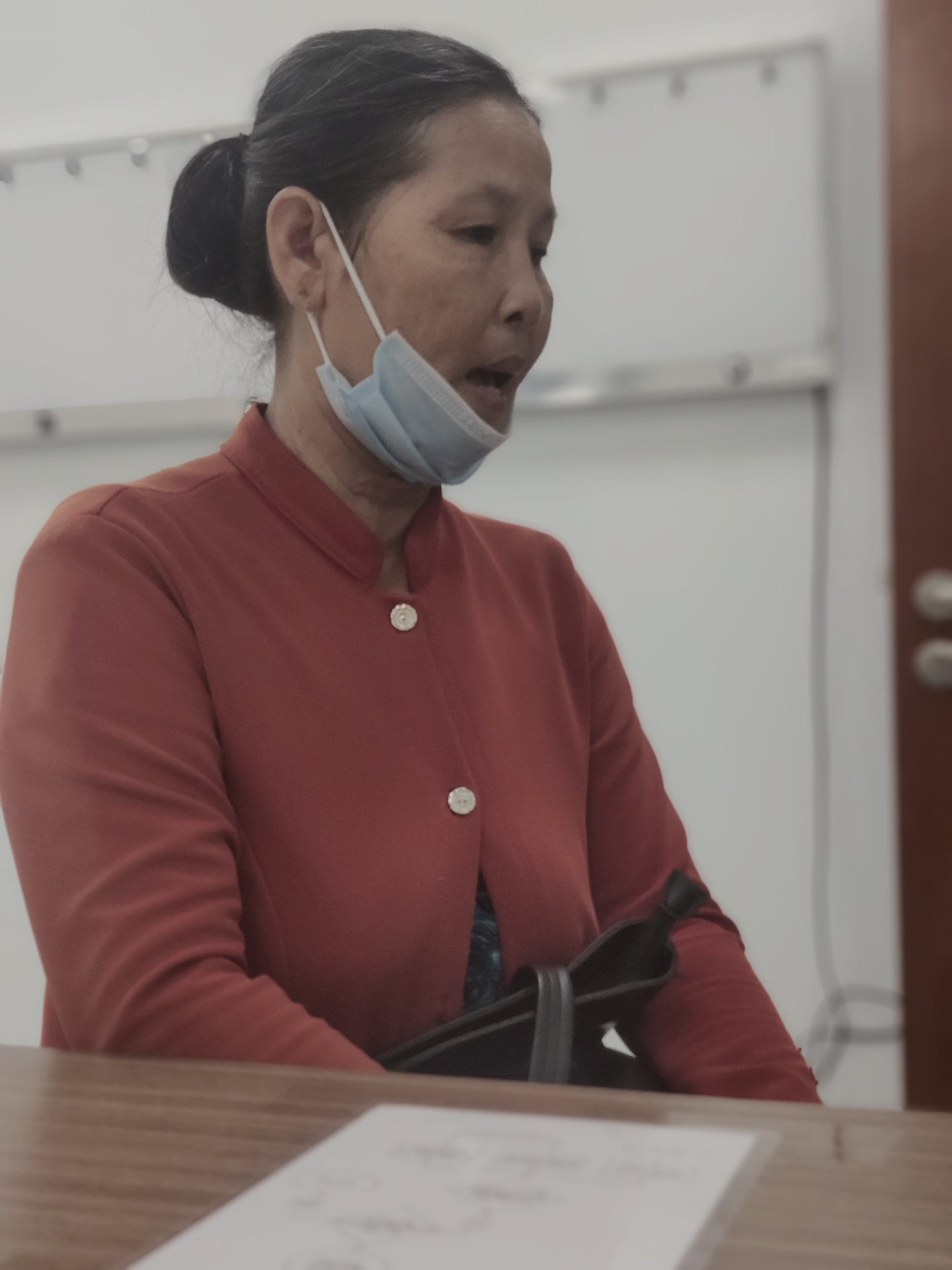 Mẹ bị s&aacute;t hại, cha đi th&ecirc;m bước nữa, b&eacute; trai l&acirc;m cảnh ngặt ngh&egrave;o - Ảnh 1.