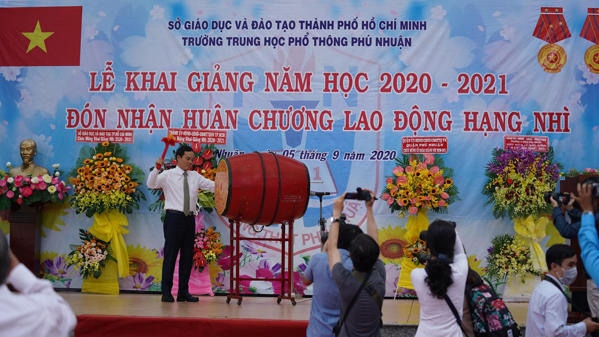 Khai trường, đ&oacute;n năm học nhiều đổi mới - Ảnh 1.