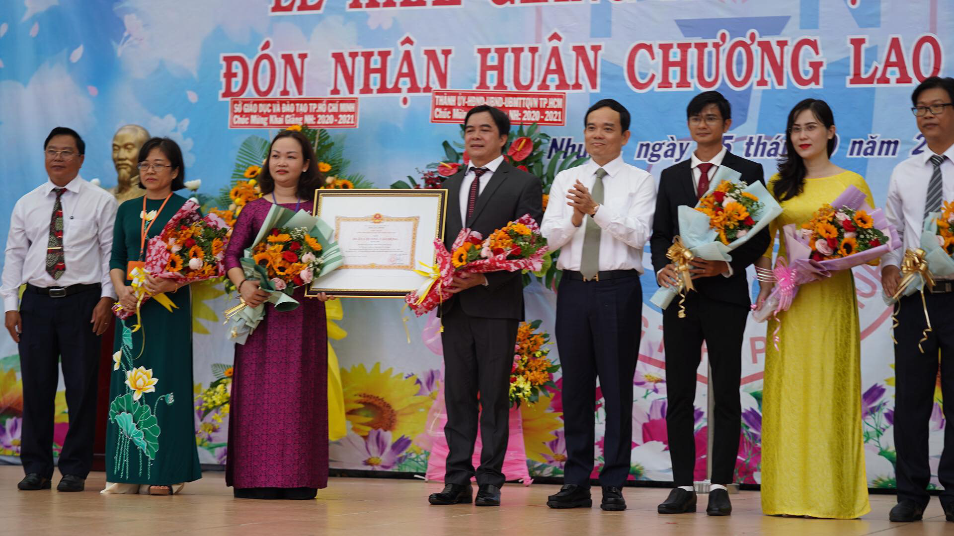 Khai trường, đ&oacute;n năm học nhiều đổi mới - Ảnh 3.