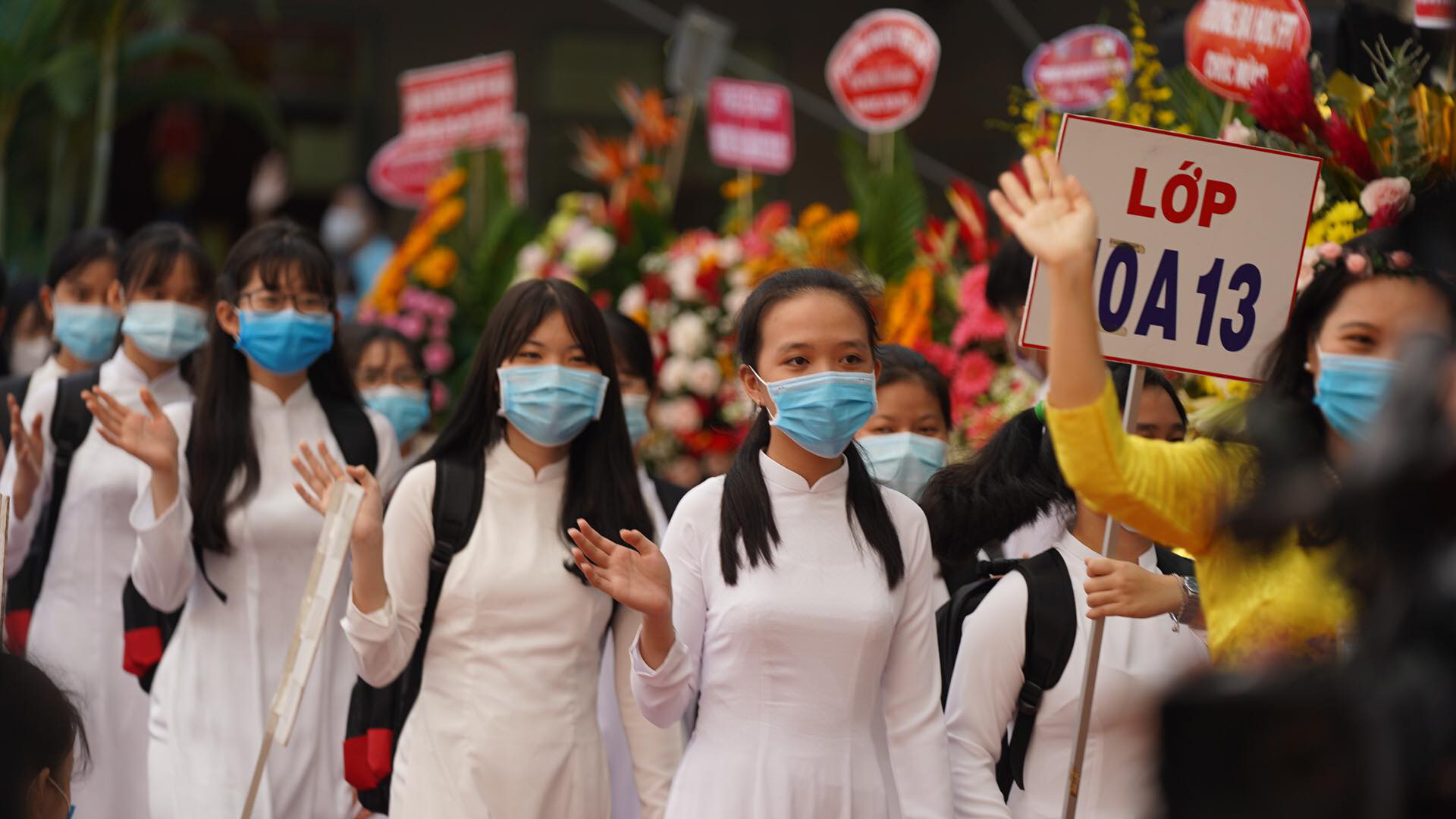 Khai trường, đ&oacute;n năm học nhiều đổi mới - Ảnh 9.