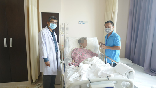 Người nhà phân vân, bác sĩ quyết mổ ca bệnh "ngàn cân treo sợi tóc"