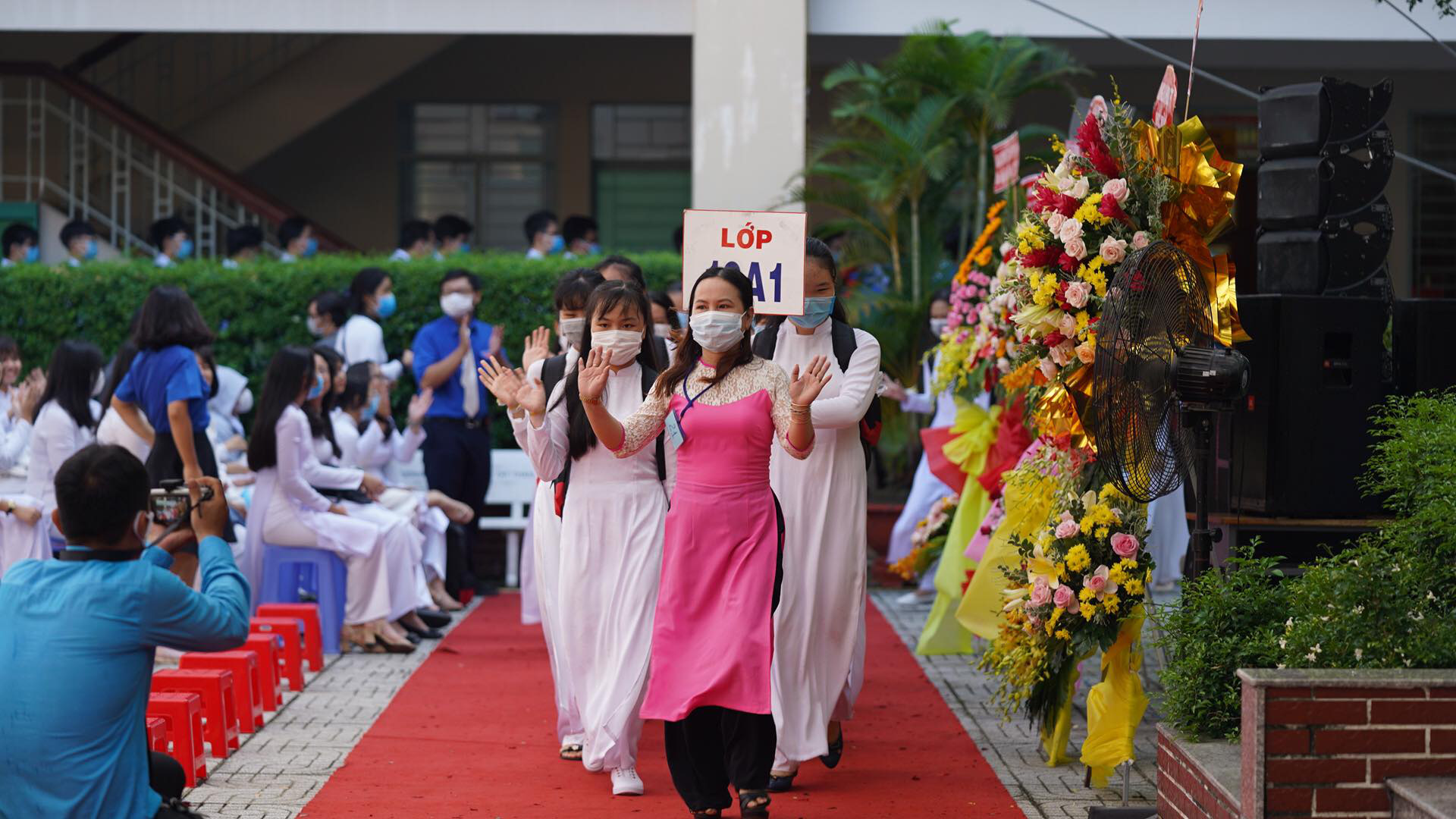 Khai trường, đ&oacute;n năm học nhiều đổi mới - Ảnh 8.