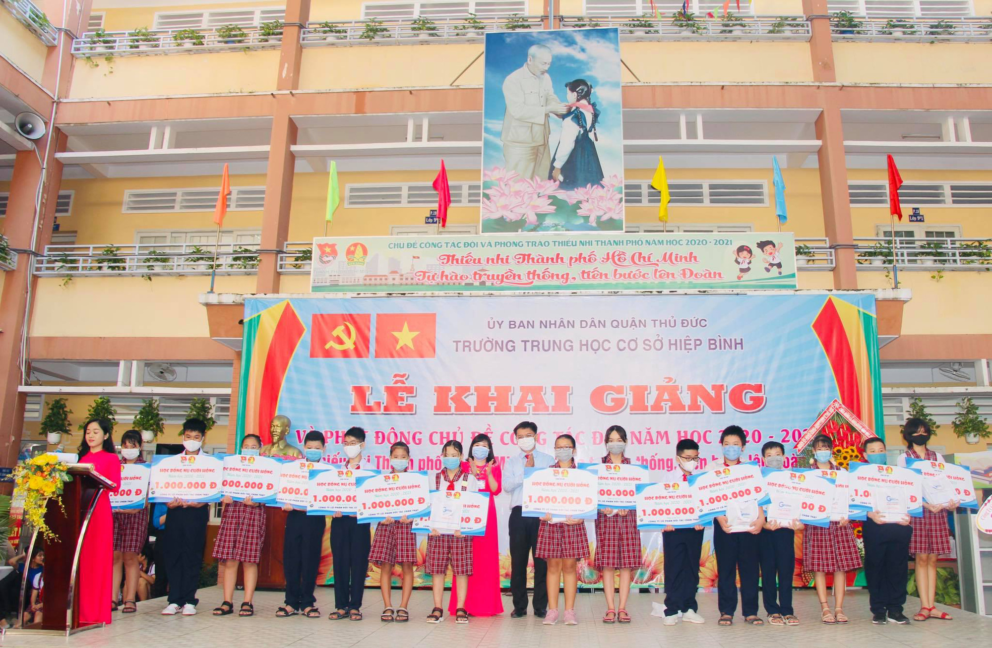 Khai trường, đ&oacute;n năm học nhiều đổi mới - Ảnh 34.