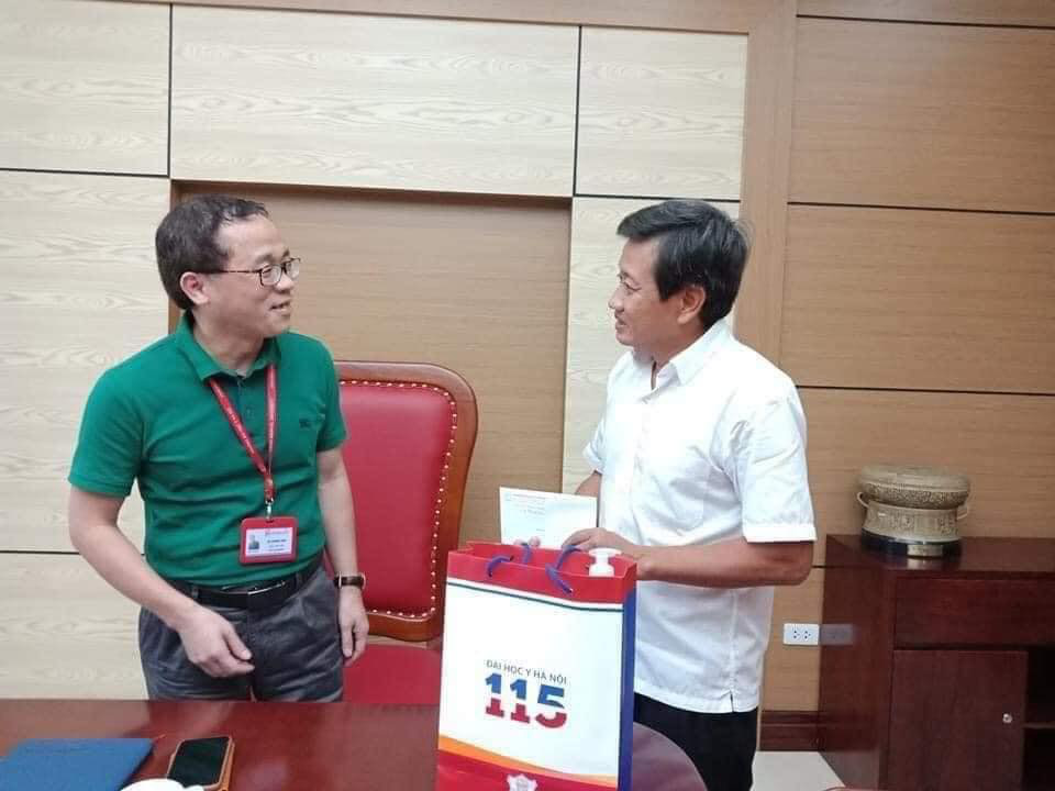 Hiệu trưởng ĐH Y H&agrave; Nội n&oacute;i g&igrave; với &ocirc;ng Đo&agrave;n Ngọc Hải sau h&agrave;nh tr&igrave;nh 600km về từ H&agrave; Giang? - Ảnh 2.