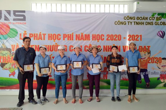 Đồng Nai: Nhiều doanh nghiệp khen thưởng con công nhân học giỏi