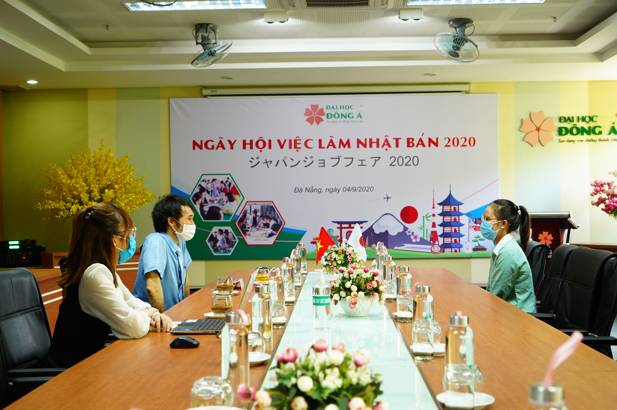Th&ecirc;m 282 sinh vi&ecirc;n ĐH Đ&ocirc;ng &Aacute; được tiếp nhận l&agrave;m việc tại Nhật - Ảnh 2.