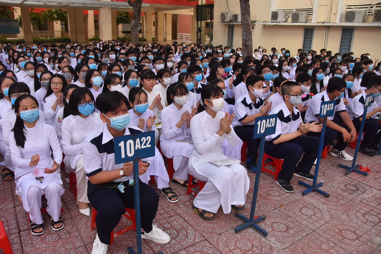 Khai trường, đ&oacute;n năm học nhiều đổi mới - Ảnh 19.