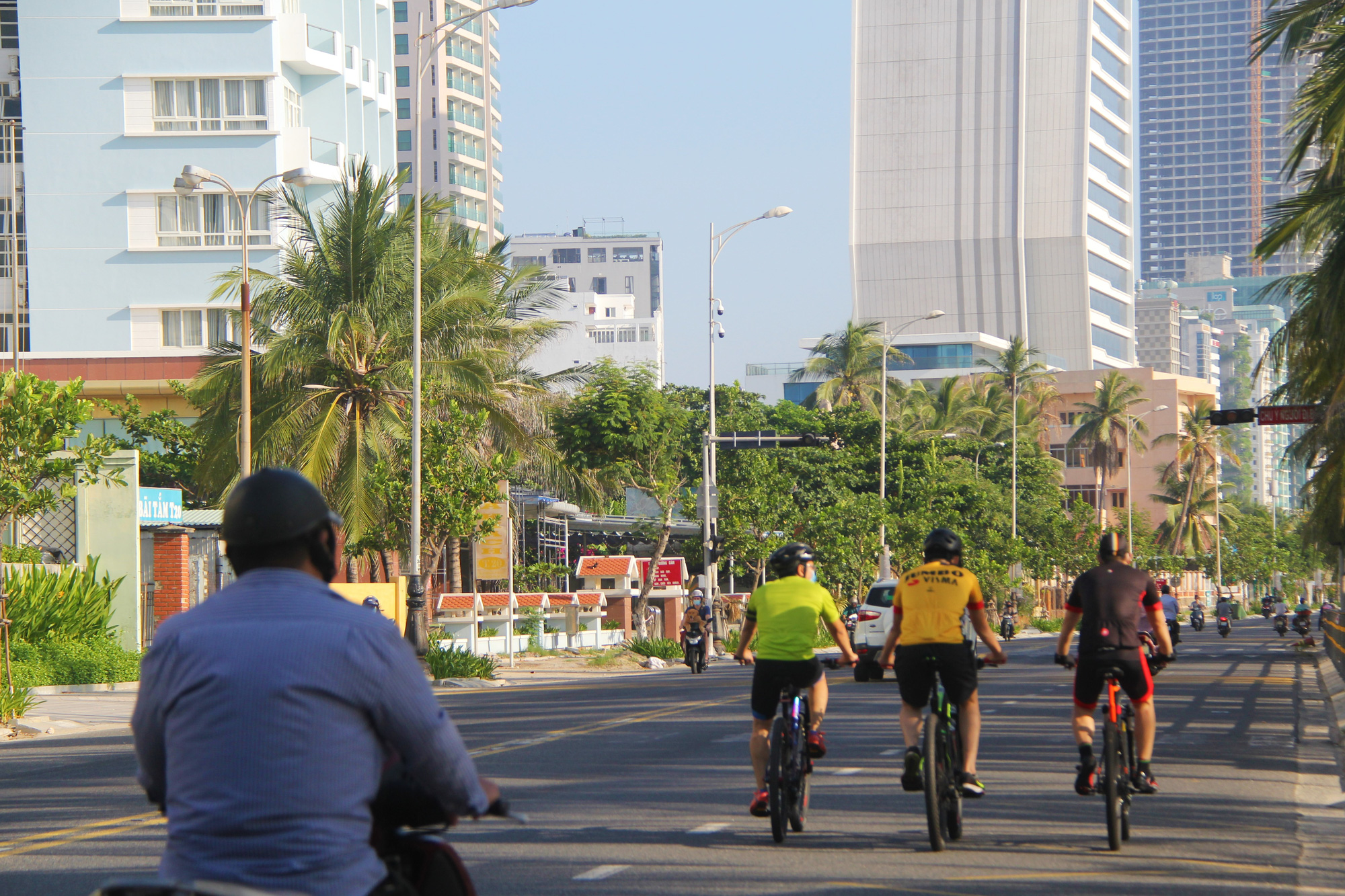 Đà Nẵng: Hàng quán ăn uống nhộn nhịp trở lại trong ngày đầu nới lỏng giãn cách - Ảnh 14.