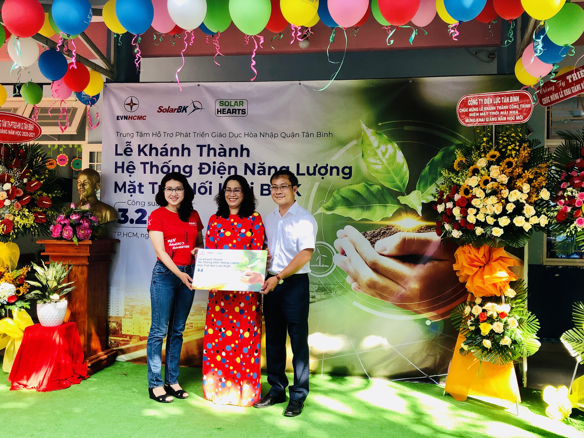Trung t&acirc;m hỗ trợ ph&aacute;t triển gi&aacute;o dục h&ograve;a nhập T&acirc;n B&igrave;nh được tặng hệ thống điện mặt trời m&aacute;i nh&agrave; - Ảnh 1.