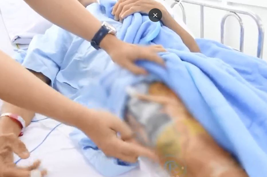 Người đ&agrave;n &ocirc;ng bị nọc độc rắn hổ mang ch&uacute;a n&uacute;i B&agrave; Đen tấn c&ocirc;ng sẽ xuất viện trong 2 tuần tới - Ảnh 1.