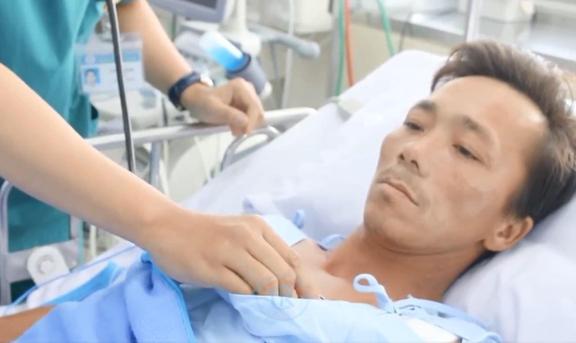 Người đ&agrave;n &ocirc;ng bị nọc độc rắn hổ mang ch&uacute;a n&uacute;i B&agrave; Đen tấn c&ocirc;ng sẽ xuất viện trong 2 tuần tới - Ảnh 2.