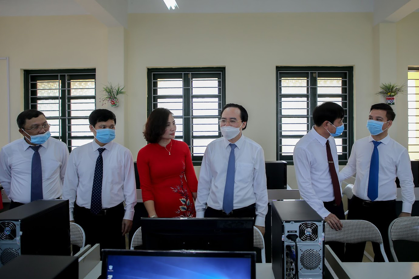 23 triệu học sinh cả nước tưng bừng bước v&agrave;o năm học mới - Ảnh 4.