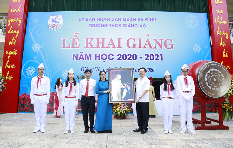 23 triệu học sinh cả nước tưng bừng bước v&agrave;o năm học mới - Ảnh 2.