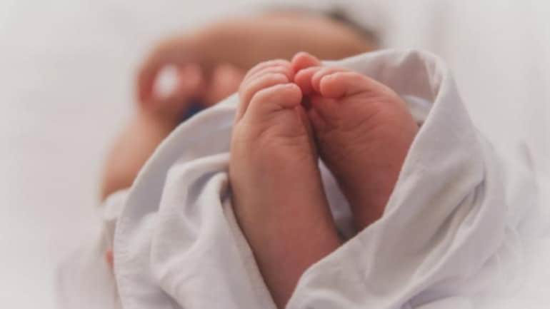 Cặp song sinh bất ngờ sùi bọt mép, người mẹ chết lặng khi biết hung thủ