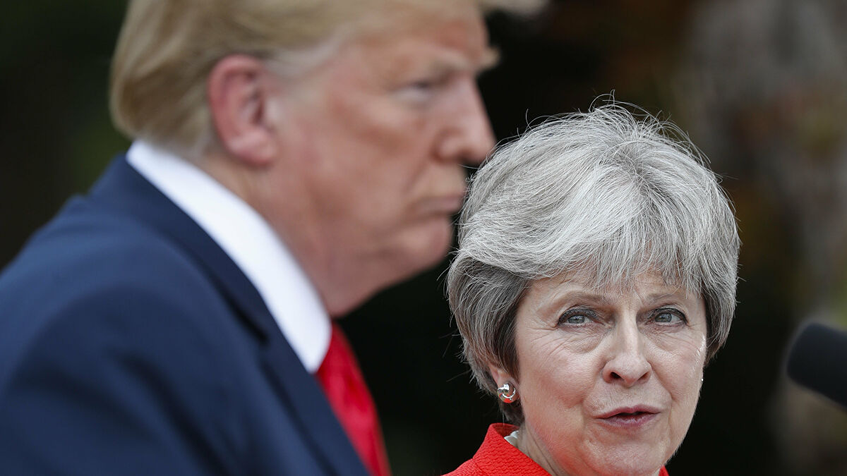 Báo Anh: Tổng thống Trump “làm bà May suýt khóc”