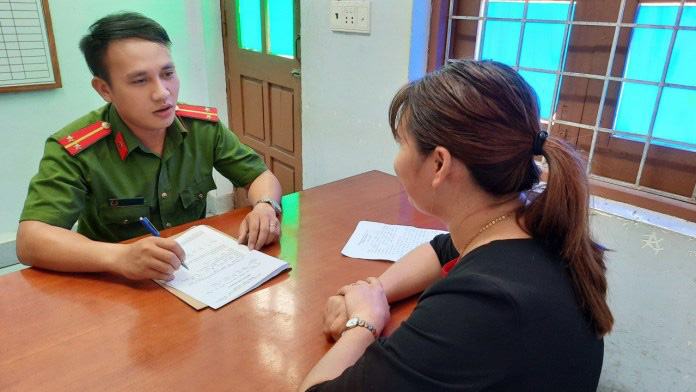 Vợ giấu 200 triệu đồng, nhẫn và dây chuyền vàng rồi báo với chồng bị mất trộm