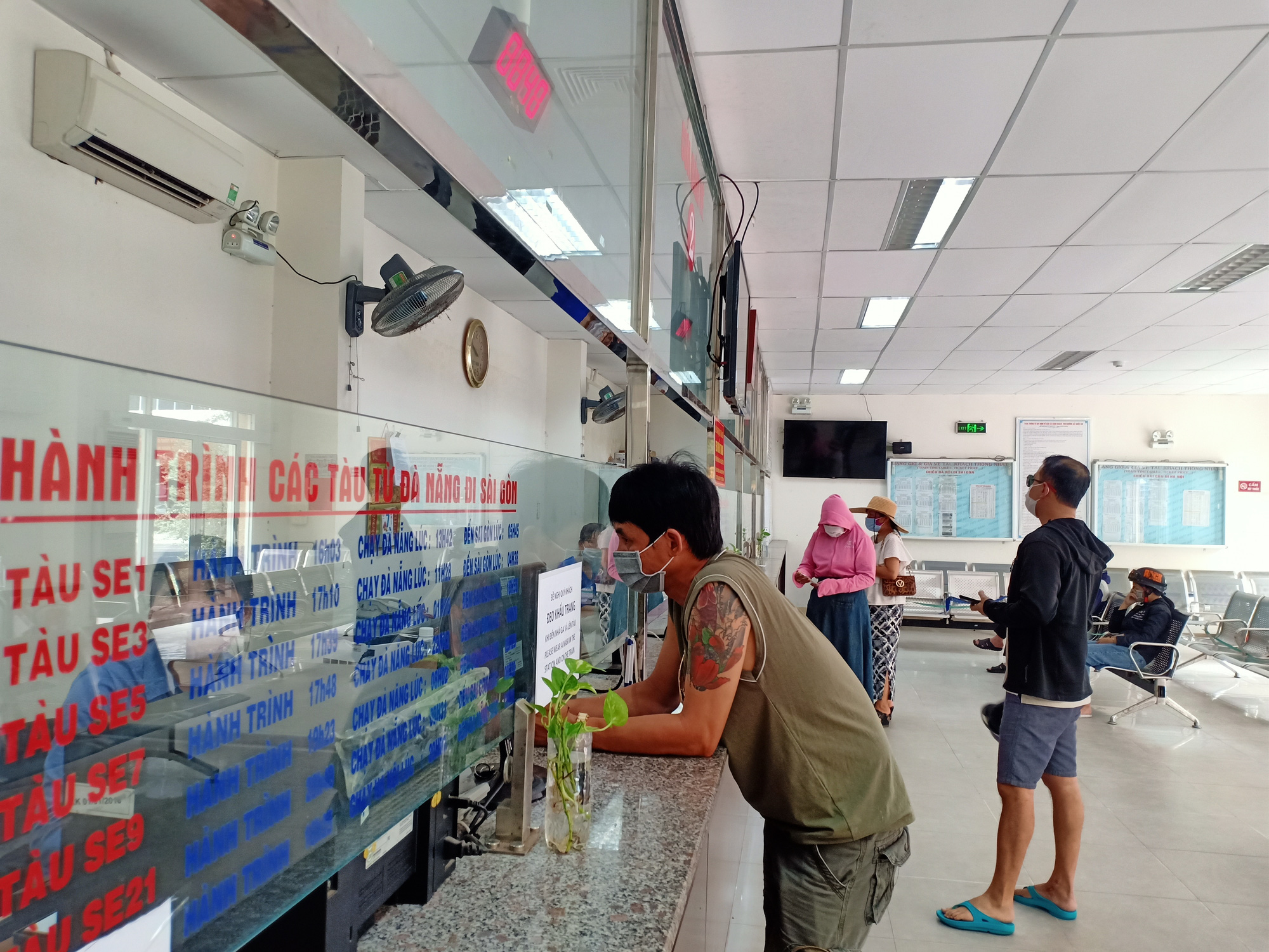 Bến xe, nhà ga, sân bay ở Đà Nẵng mở cửa trở lại nhưng vẫn vắng khách