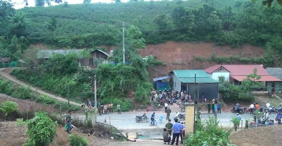 Cổng trường đổ đ&egrave; chết 3 học sinh: Tai nạn xảy ra khi trường đ&atilde; th&ocirc;ng b&aacute;o nghỉ học - Ảnh 1.