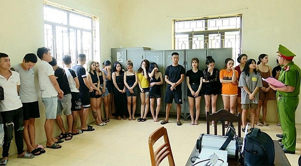 Phát hiện 22 nam nữ thanh niên phê ma túy trong khách sạn