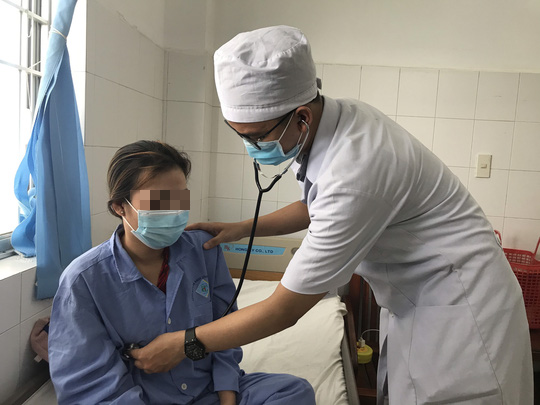 Cô gái bất ngờ tím tái toàn thân sau khi lấy thuốc của mẹ uống - Ảnh 2.