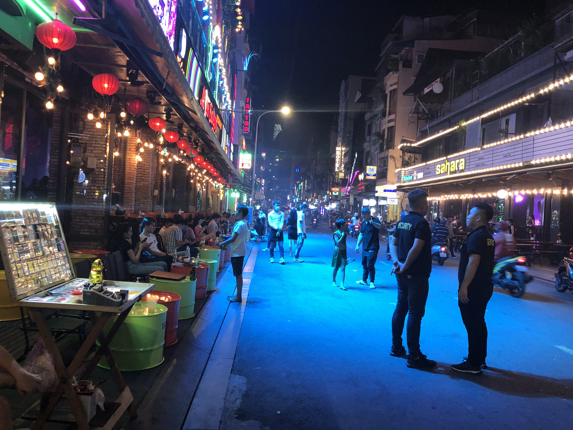 Phố Tây Bùi Viện bắt đầu nhộn nhịp trở lại